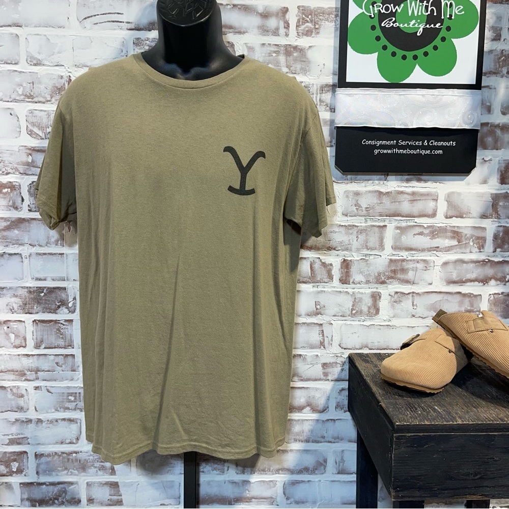 Yellowstone ranch  T-Shirt with Black Logo adult medium